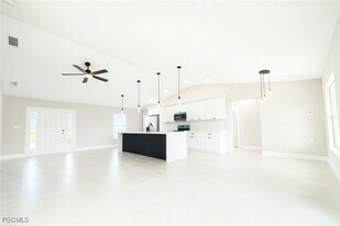 112 NW 23rd Ave in Cape Coral, FL - Building Photo