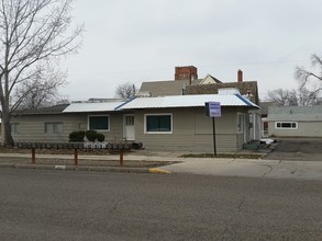 Townhouse Apts with upside in Ontario, OR - Building Photo - Building Photo