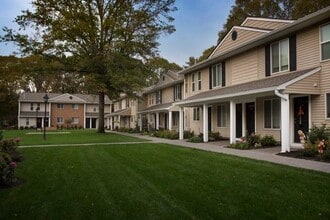 31 Country Club Dr in Coram, NY - Building Photo - Building Photo