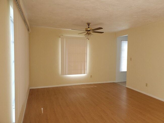 9 Temple Ct in Lehigh Acres, FL - Building Photo - Building Photo