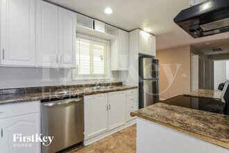 6304 Zionsville Rd in Indianapolis, IN - Building Photo - Building Photo