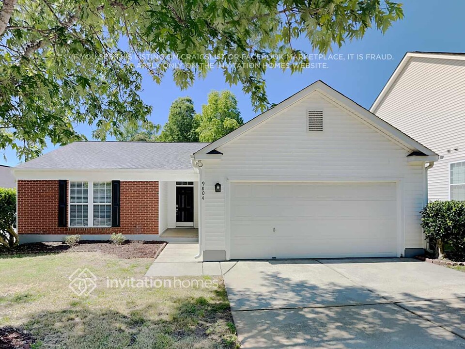 9804 Veronica Dr in Charlotte, NC - Foto de edificio