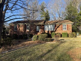 6104 Buckhorn Rd in Greensboro, NC - Building Photo