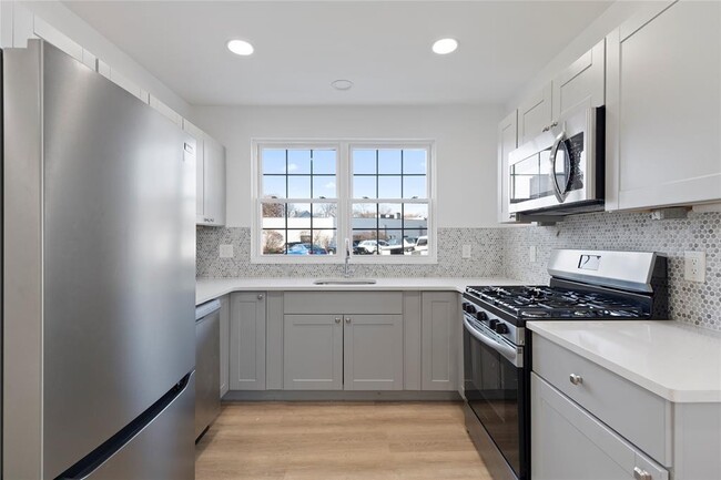 9 Lagrange Ave in Arlington, NY - Building Photo - Building Photo