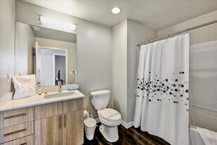 77 N Almaden Ave in San Jose, CA - Building Photo