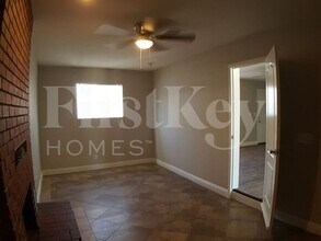 2316 E Dori Ave in Las Vegas, NV - Building Photo - Building Photo