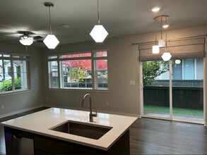 6507 SE Genrosa St in Hillsboro, OR - Building Photo - Building Photo