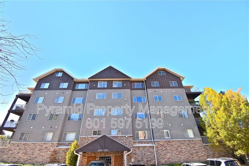 4988 Timber Way in Salt Lake City, UT - Building Photo