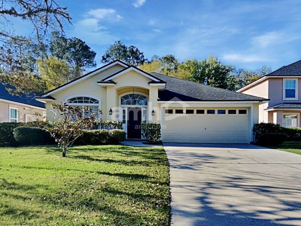 809 Crystal Spring Way in St. Augustine, FL - Foto de edificio