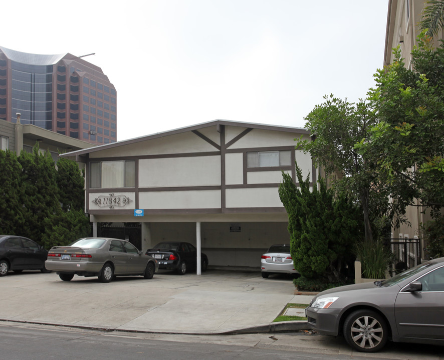 11842 Goshen Ave in Los Angeles, CA - Building Photo