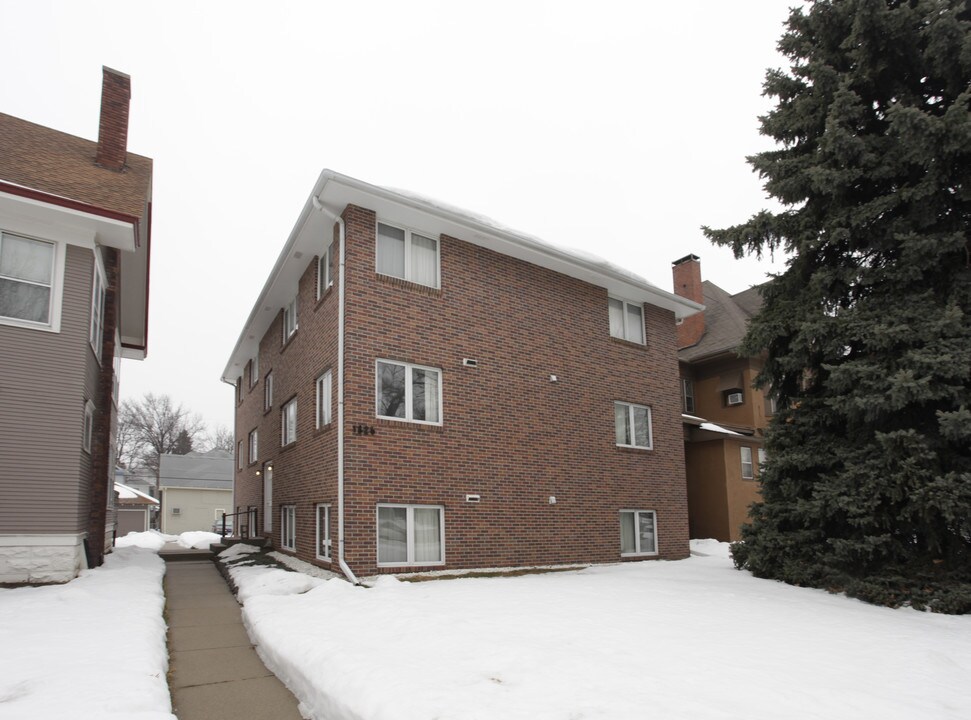 1826 A St in Lincoln, NE - Foto de edificio