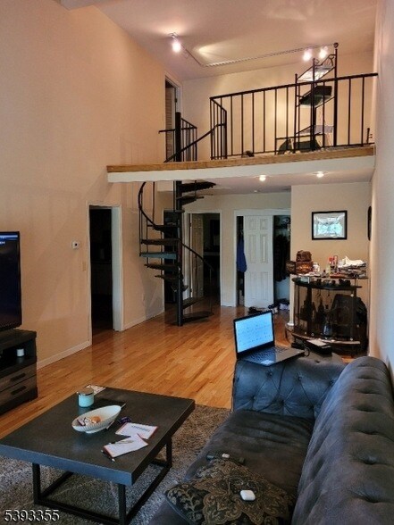 28 Sunrise Dr in Long Hill, NJ - Building Photo