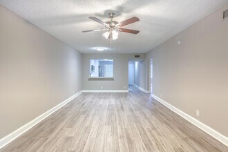 240 SE 10th St in Delray Beach, FL - Foto de edificio - Building Photo