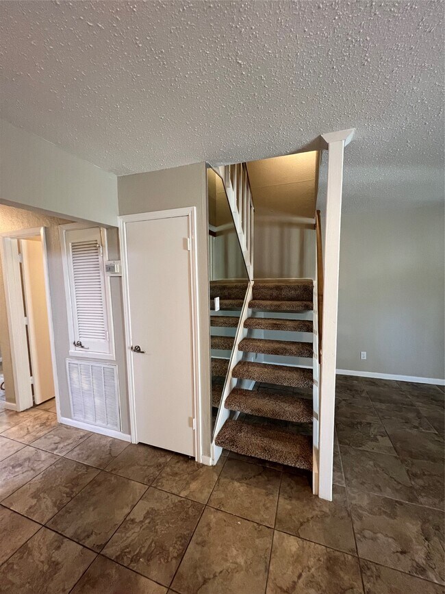 2265 W Settler's Way