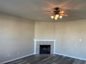 9215 Pioneer Forest Dr in Austin, TX - Building Photo - Building Photo