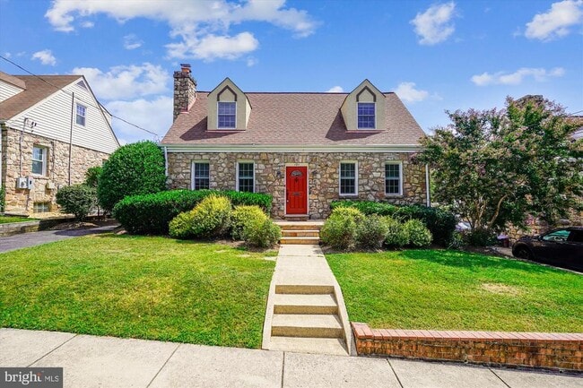 property at 121 S Fenwick St