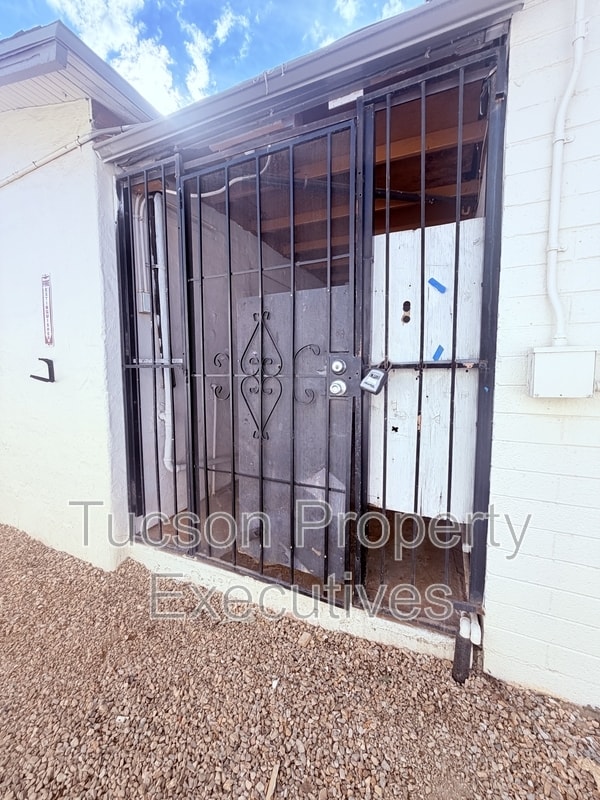 property at 234 E 32nd St