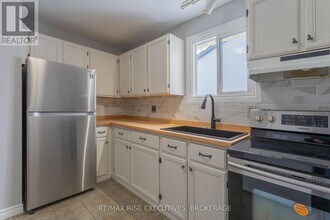 766-766 Cataraqui Woods Dr in Kingston, ON - Building Photo - Building Photo