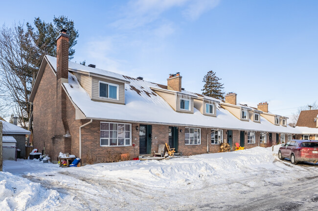 1149 Shillington Ave in Ottawa, ON - Building Photo - Primary Photo