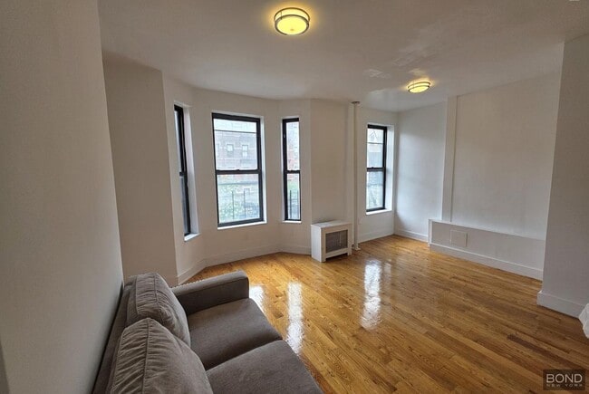 property at 17 W 125th St