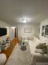 764 E 8th St, Unit 3 in Boston, MA - Foto de edificio - Building Photo