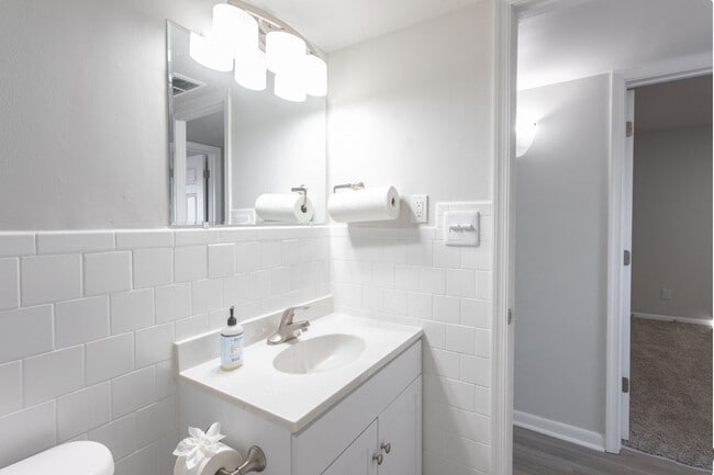 Autumn Lakes Apartments in Newport News, VA - Foto de edificio - Building Photo