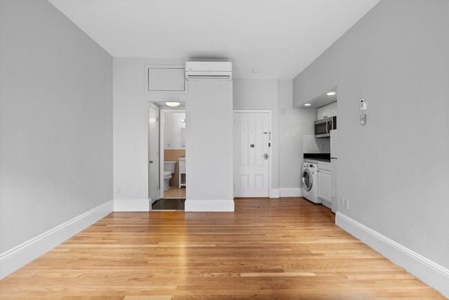 230 Newbury St, Unit 32