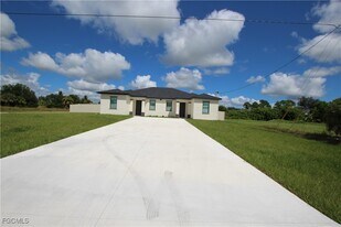 5148 Centennial Blvd in Lehigh Acres, FL - Building Photo