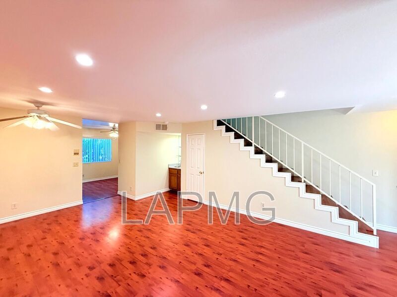 12251 Moorpark St in Los Angeles, CA - Building Photo