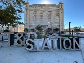 221 W Lancaster Ave in Fort Worth, TX - Building Photo