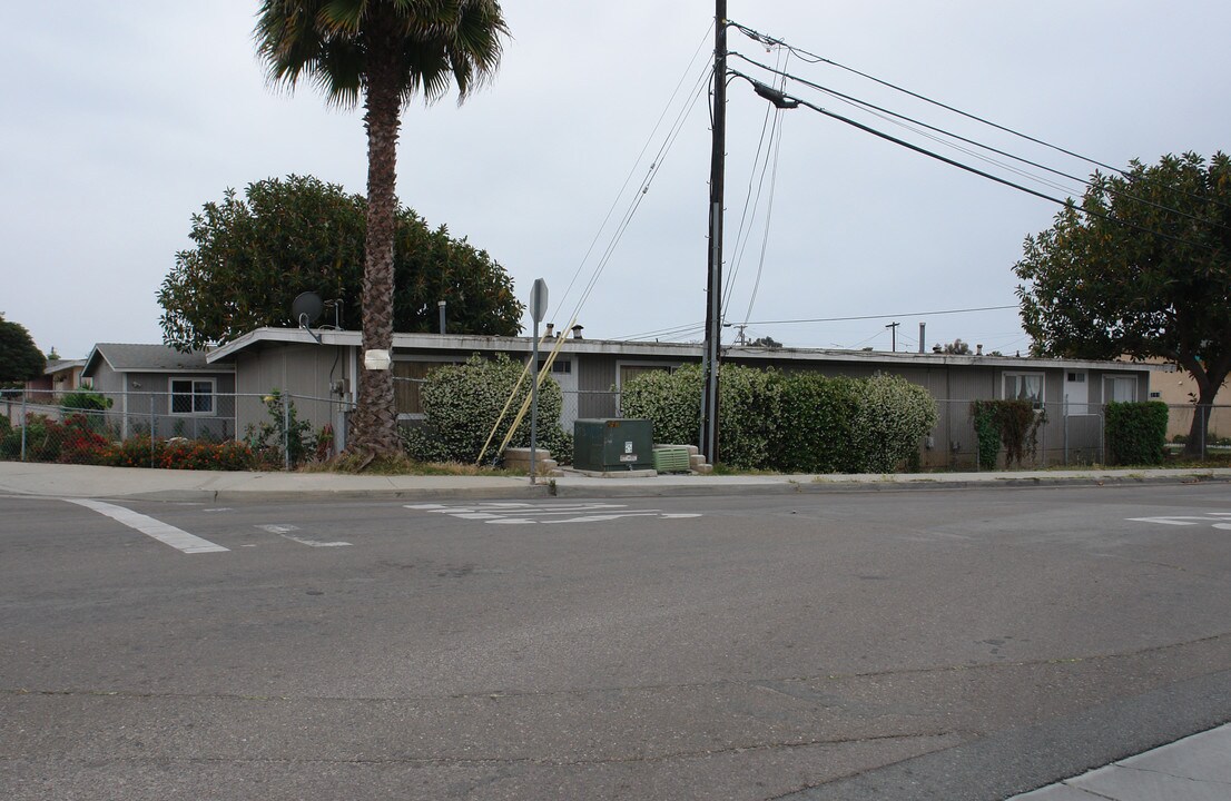 1204-1208 13th St in Imperial Beach, CA - Foto de edificio