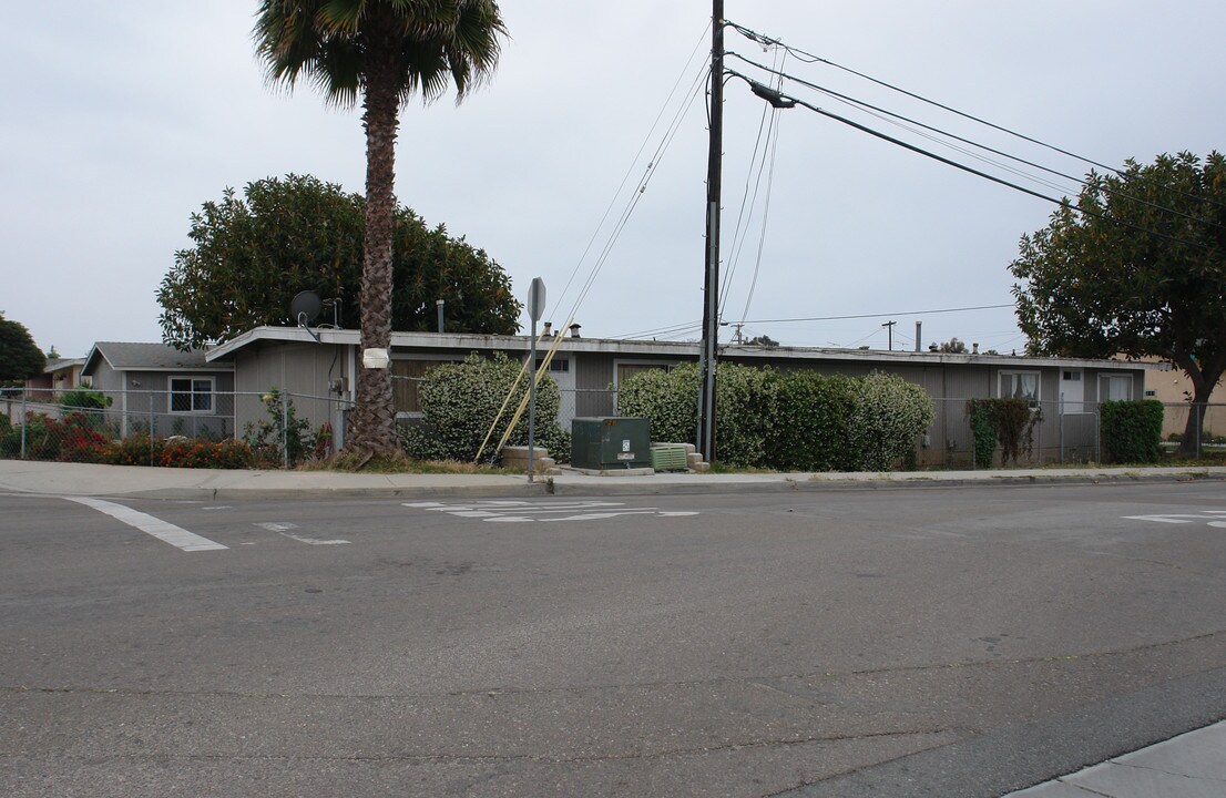 1204-1208 13th St in Imperial Beach, CA - Building Photo