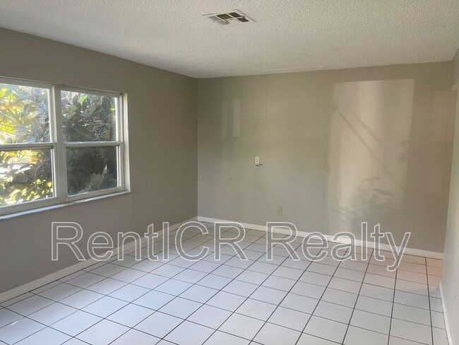 5281 Bamboo Pl in Clearwater, FL - Foto de edificio - Building Photo