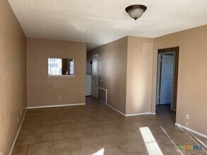 2405 Shoemaker Dr, Unit A in Killeen, TX - Foto de edificio - Building Photo