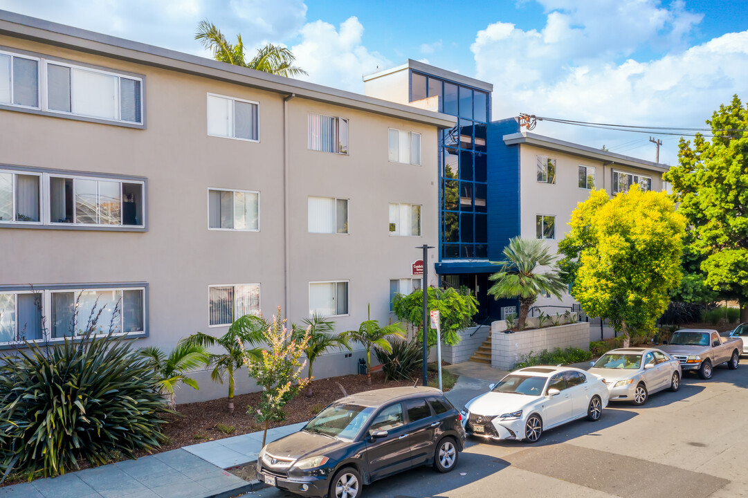 The Chase Apartment Homes in Oakland, CA - Building Photo