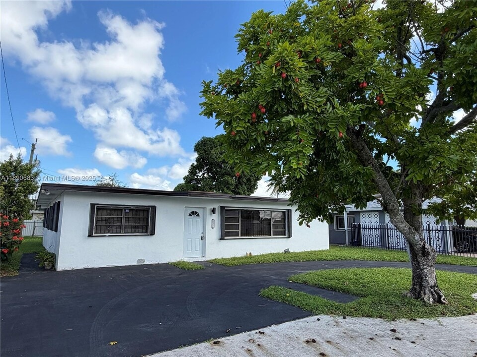 2531 NW 152nd Terrace in Opa Locka, FL - Building Photo