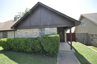 7610 Thistle Ln in Dallas, TX - Building Photo - Building Photo