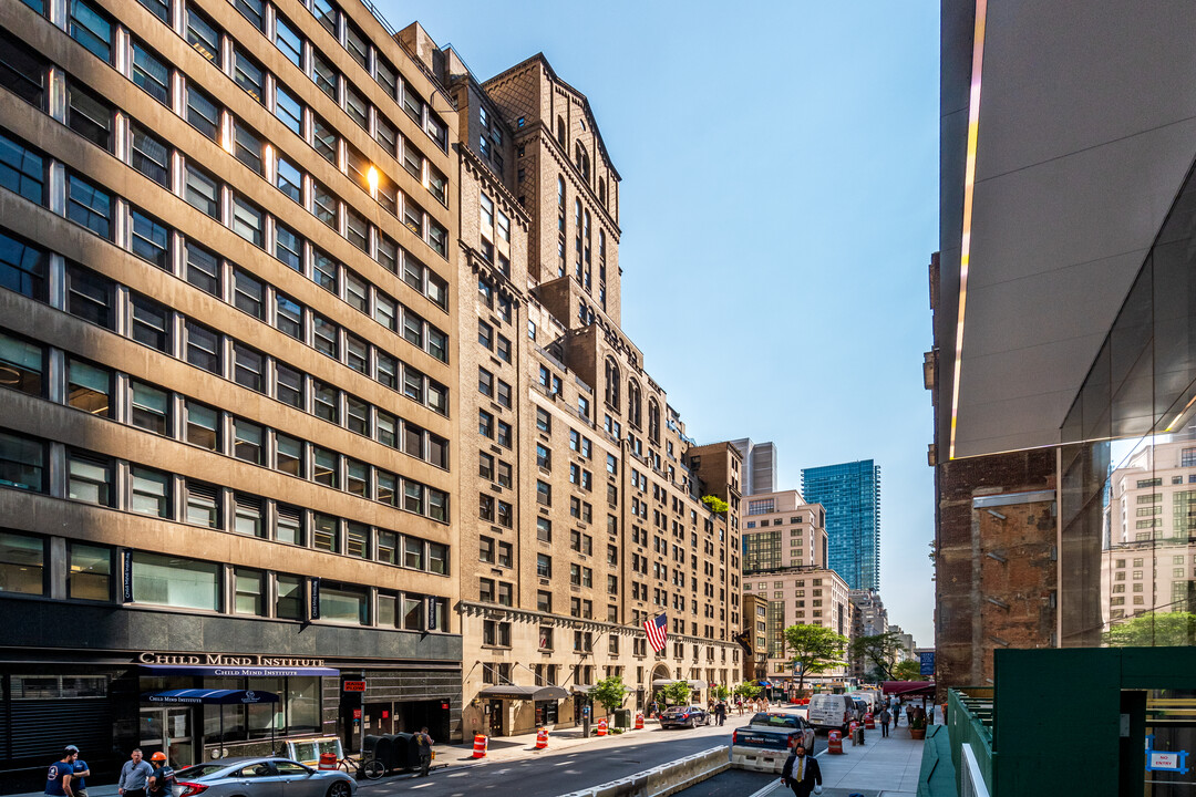 The Lombardy in New York, NY - Foto de edificio