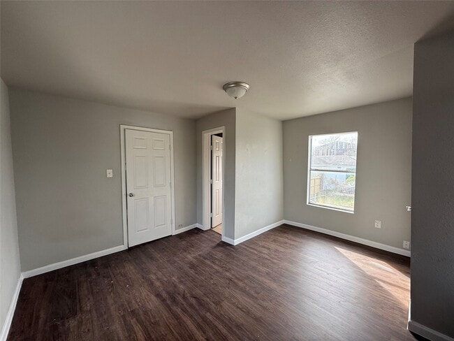 7314 Navigation Blvd