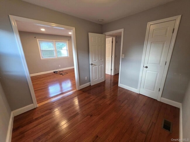 21 Henry Ave in Selden, NY - Building Photo - Building Photo