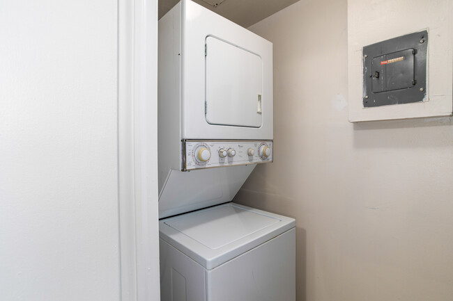 Brookshire Trace Townhomes in Philadelphia, PA - Foto de edificio - Interior Photo
