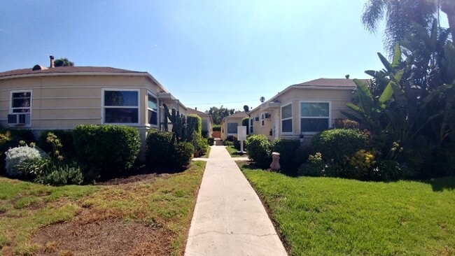 812 N Fuller Ave in Los Angeles, CA - Foto de edificio - Building Photo