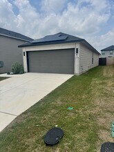 8517 Barefoot Ln in Converse, TX - Building Photo - Building Photo