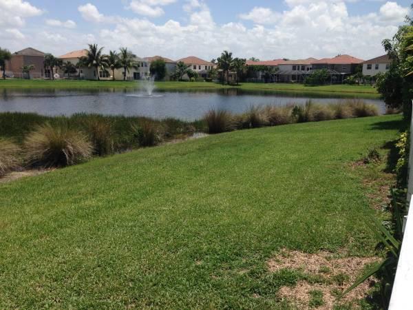 4058 Arthurium Ave in Atlantis, FL - Foto de edificio