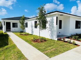 12132 SW 218th St in Goulds, FL - Building Photo