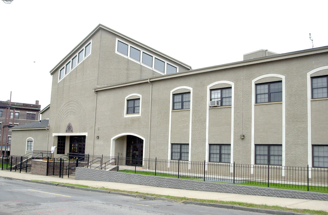 63 N Walnut St in East Orange, NJ - Building Photo