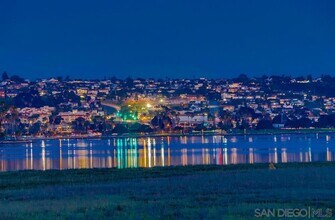 3997 Crown Point Dr in San Diego, CA - Building Photo - Building Photo