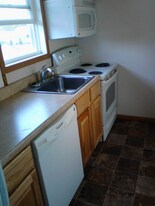 324 6th Ave SW in Valley City, ND - Building Photo