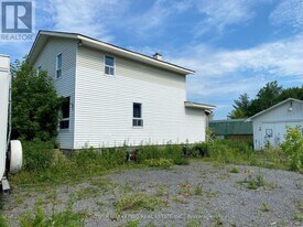 4075 Navan Rd in Ottawa, ON - Building Photo