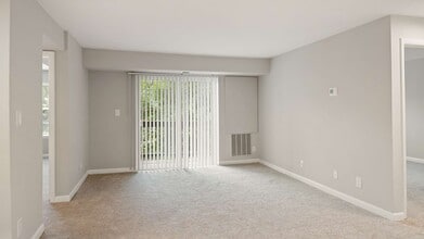 Heritage at Leesburg in Leesburg, VA - Foto de edificio - Building Photo